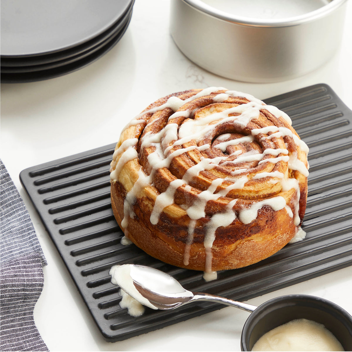 Giant Shareable Cinnamon Bun – Paderno